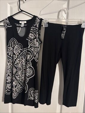 White House Black Market Black & White Paisley Tank with Black Capri Pants